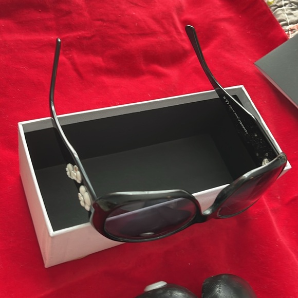 Chanel sunglasses - Picture 4 of 8